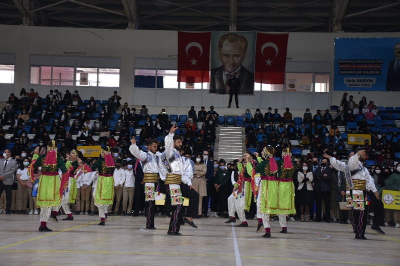 Meydanlar Al Bayraklarla donandı - Resim: 9