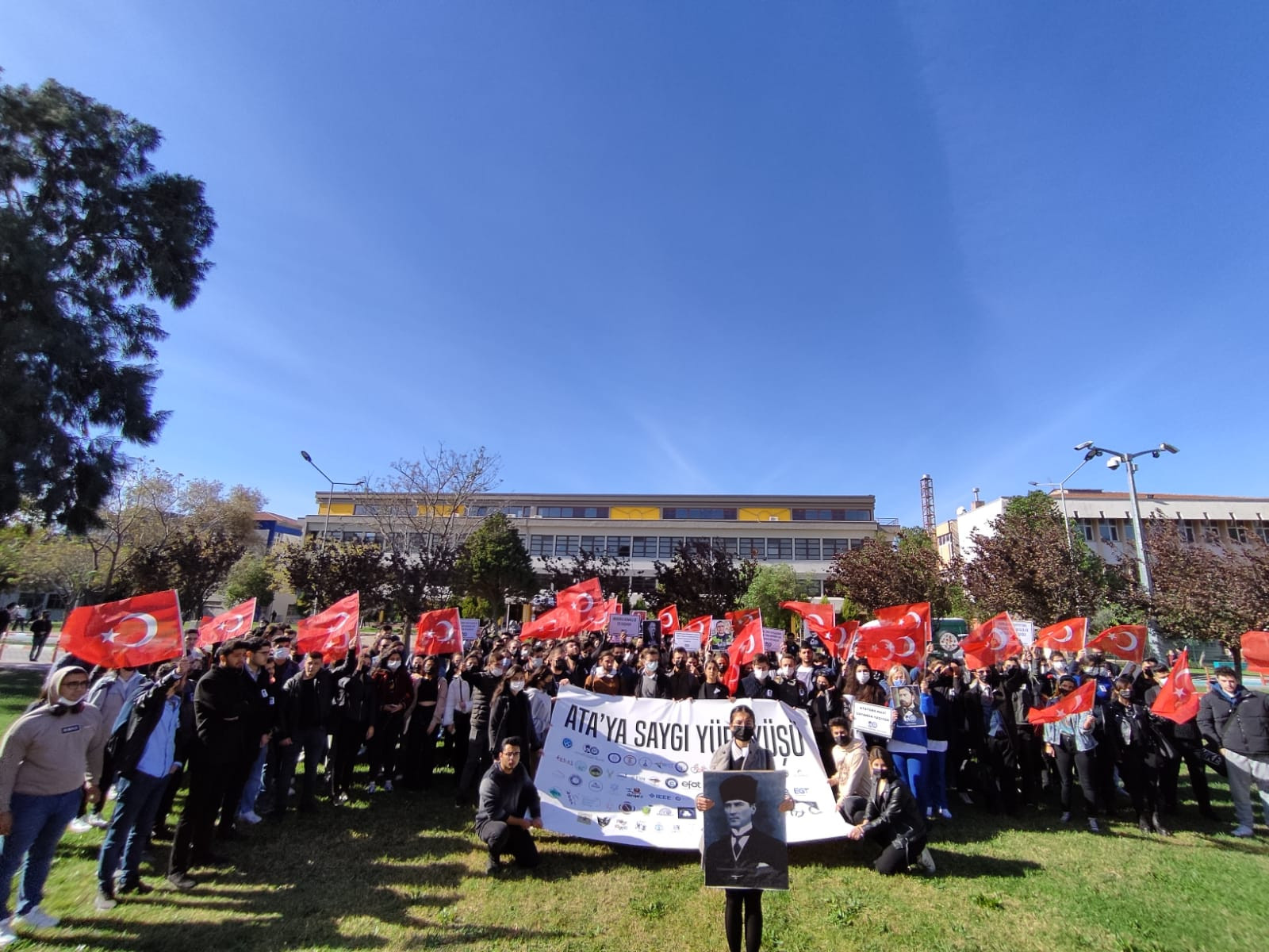 Ege Üniversitesi'nde 80 topluluktan 10 Kasım Ata'ya Saygı Yürüyüşü - Resim: 2