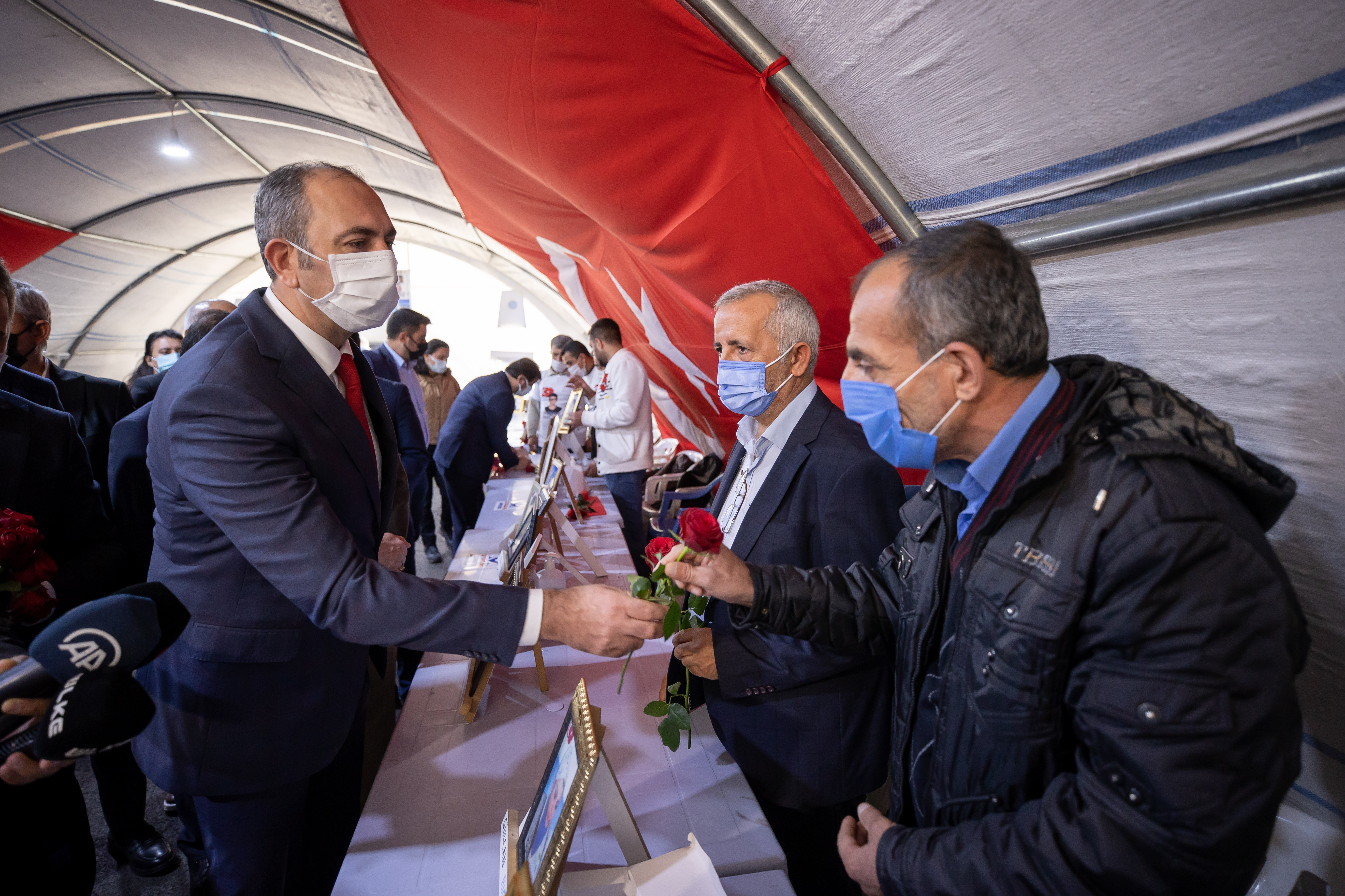 Adalet Bakanı Abdulhamit Gül: Bu çocukların okullarda olması lazım, dağda değil - Resim: 1