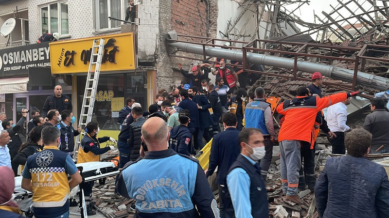 Malatya'da bina çöktü - Resim: 3