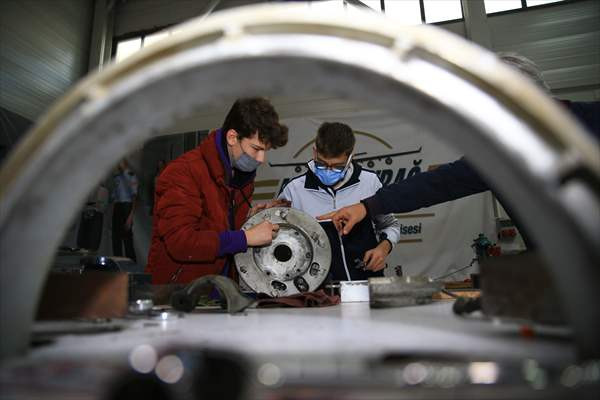 Havacılık meraklısı gençler uçaklardaki uygulamalı eğitimle sektöre hazırlanıyor - Resim: 4