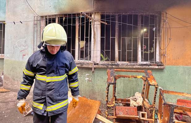 Evde yalnız bırakılan bebek yangından son anda kurtarıldı - Resim: 1