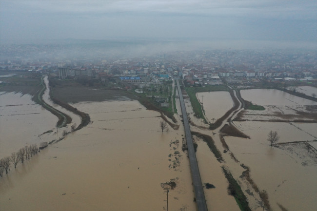 Debisi 7 kat artan Ergene Nehri taştı: Tarım arazileri su altında kaldı - Resim: 2