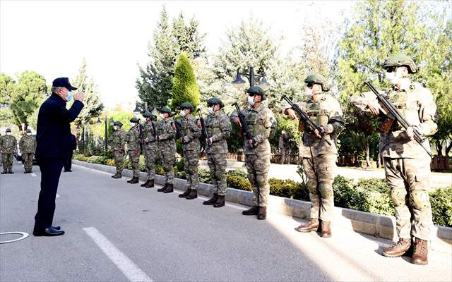 Bakan Akar, Suriye sınır hattında incelemelerde bulundu - Resim: 1