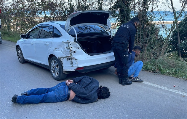 Samsun'da narkotik şüphelileri kovalamaca sonucu yakalandı - Resim: 2