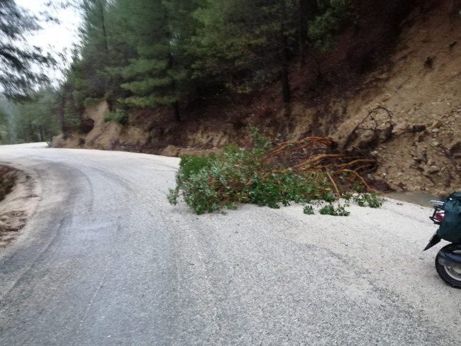 Kaş'ta heyelan meydana geldi - Resim: 1