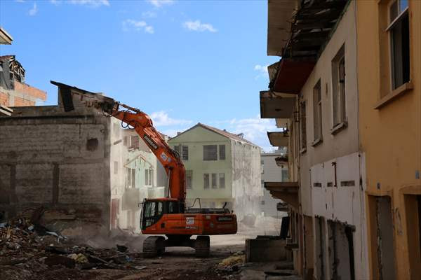 Çarpık kentleşmenin olduğu mahallede yıkım çalışmalarına başlandı - Resim: 2