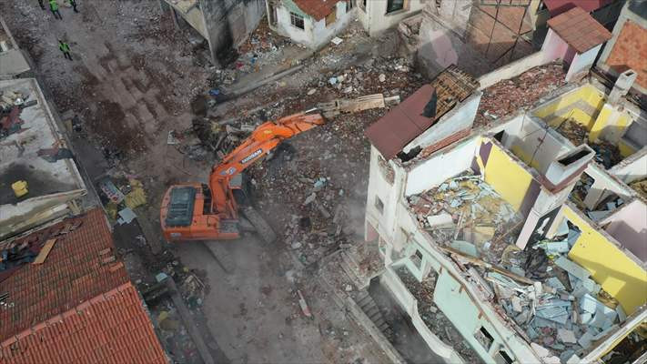 Çarpık kentleşmenin olduğu mahallede yıkım çalışmalarına başlandı - Resim: 1