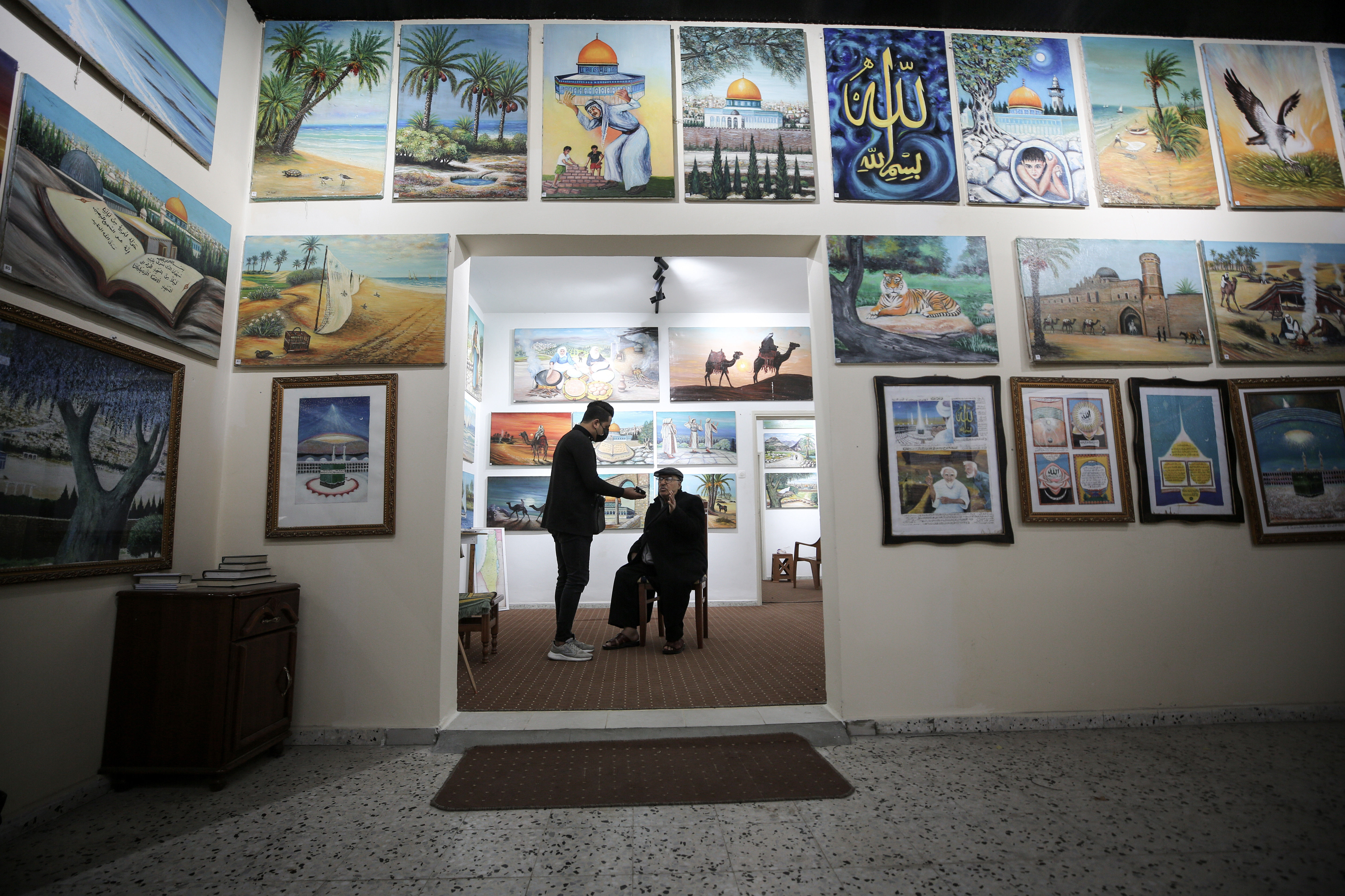 Filistinli ressam Gazze'deki evini sergi salonuna çevirdi - Resim: 2