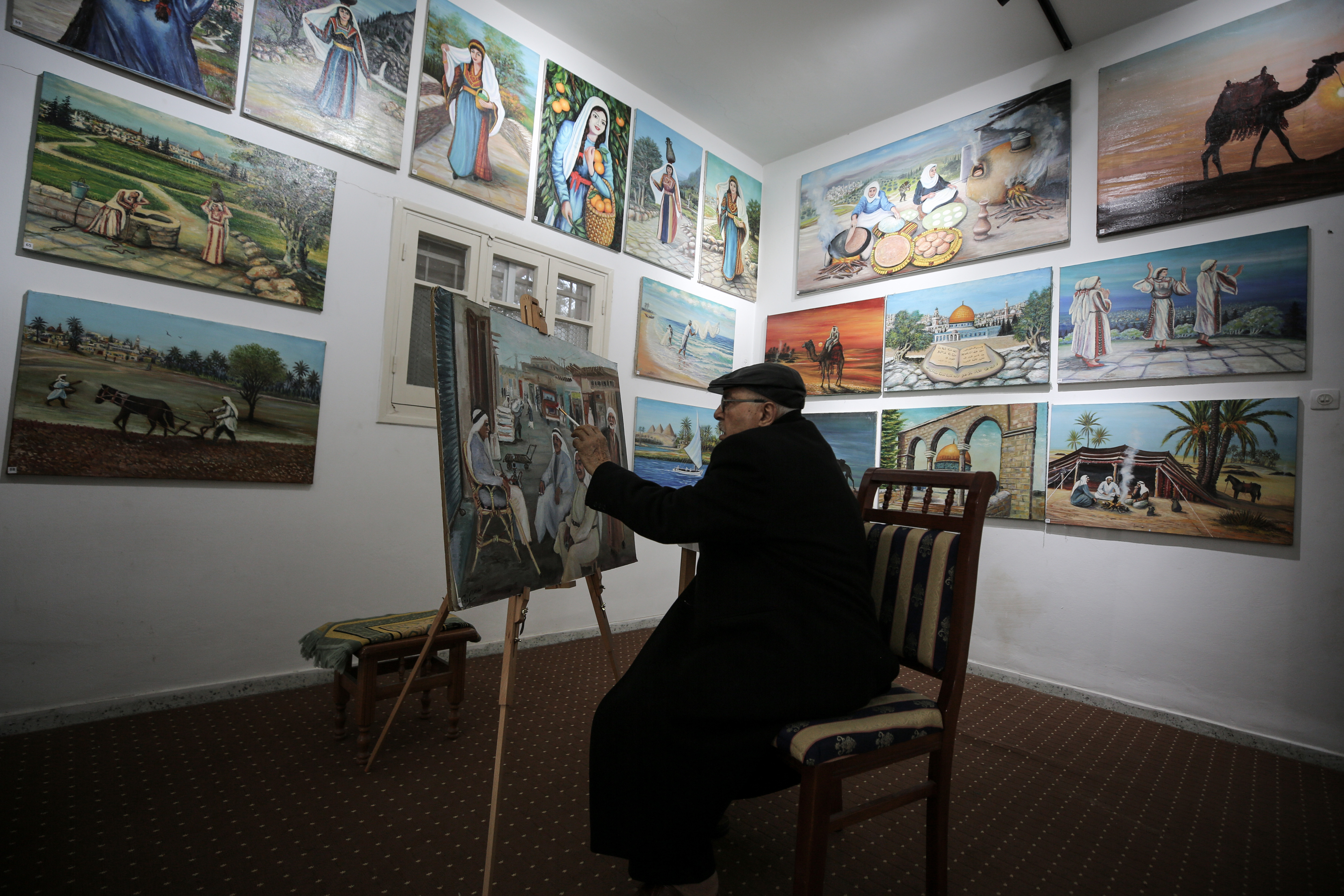 Filistinli ressam Gazze'deki evini sergi salonuna çevirdi - Resim: 1