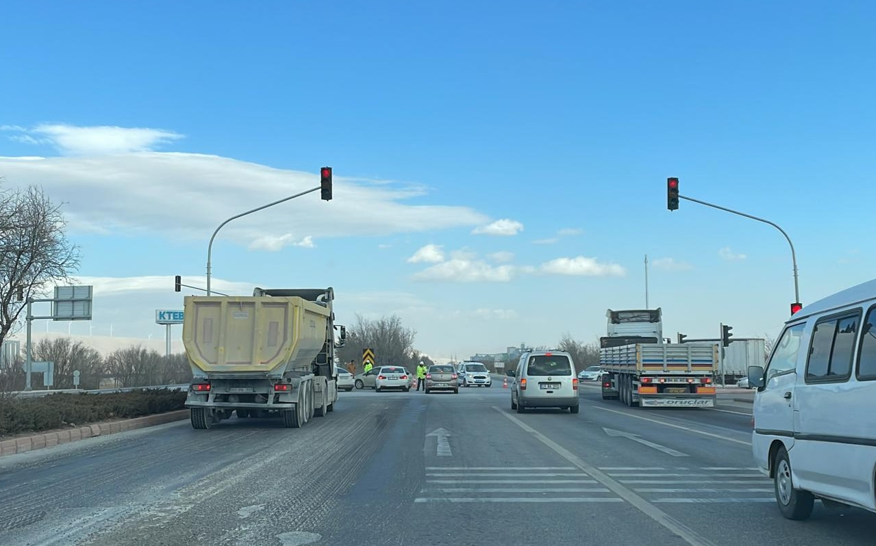 Konya'da kum fırtınası trafikte aksamaya neden oldu - Resim: 1