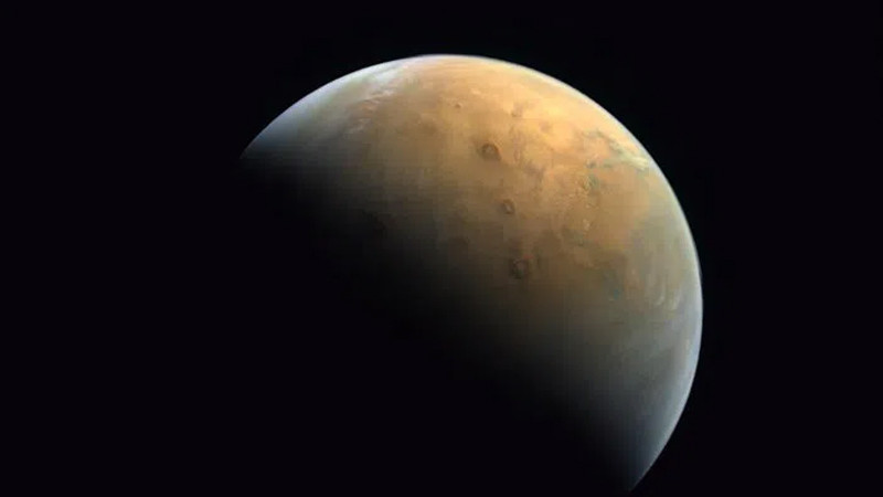 BAE'nin Mars sondasından ilk fotoğraf geldi - Resim: 1
