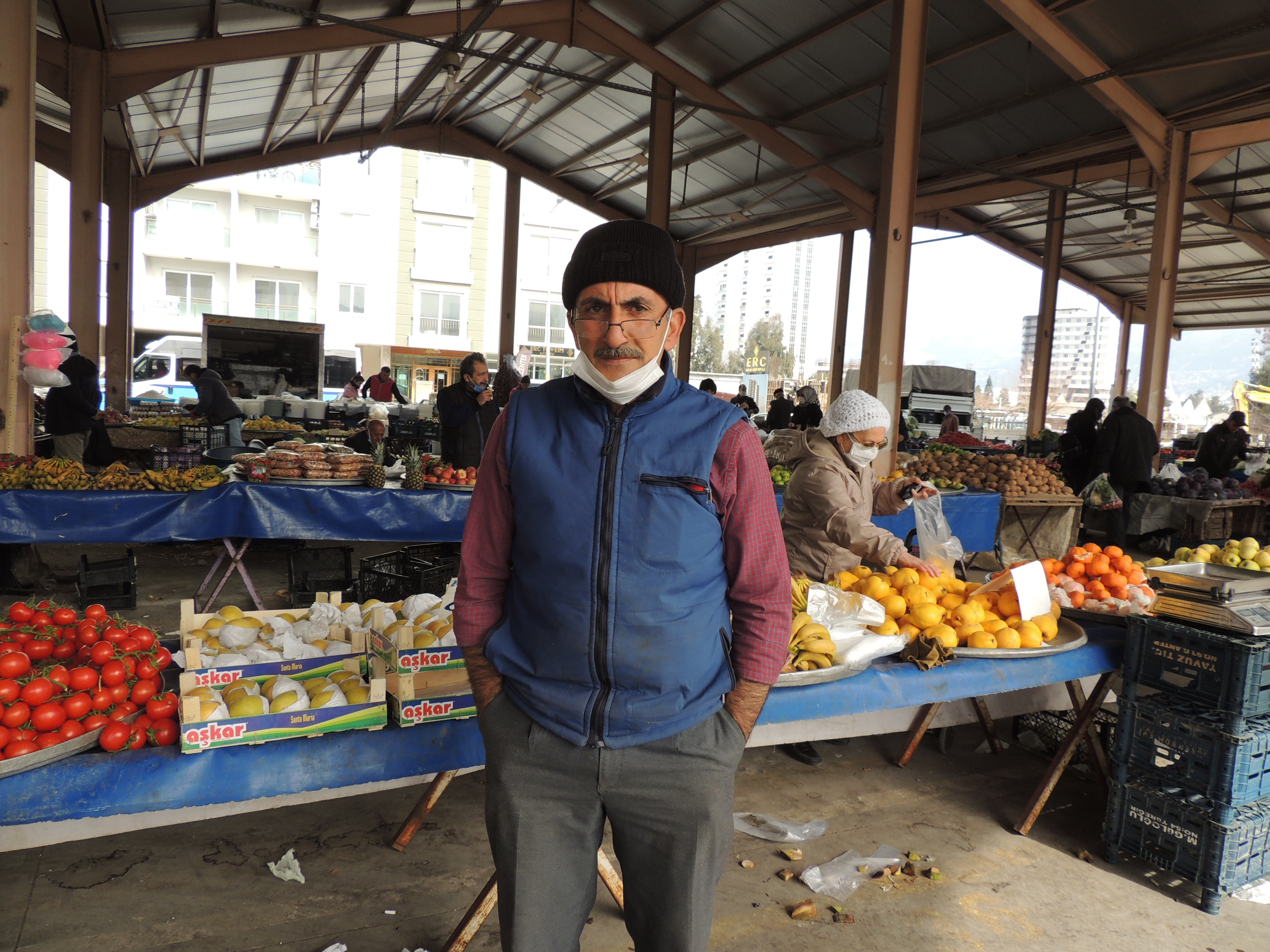 Pazar kapalı market açık esnaf dertli - Resim: 1