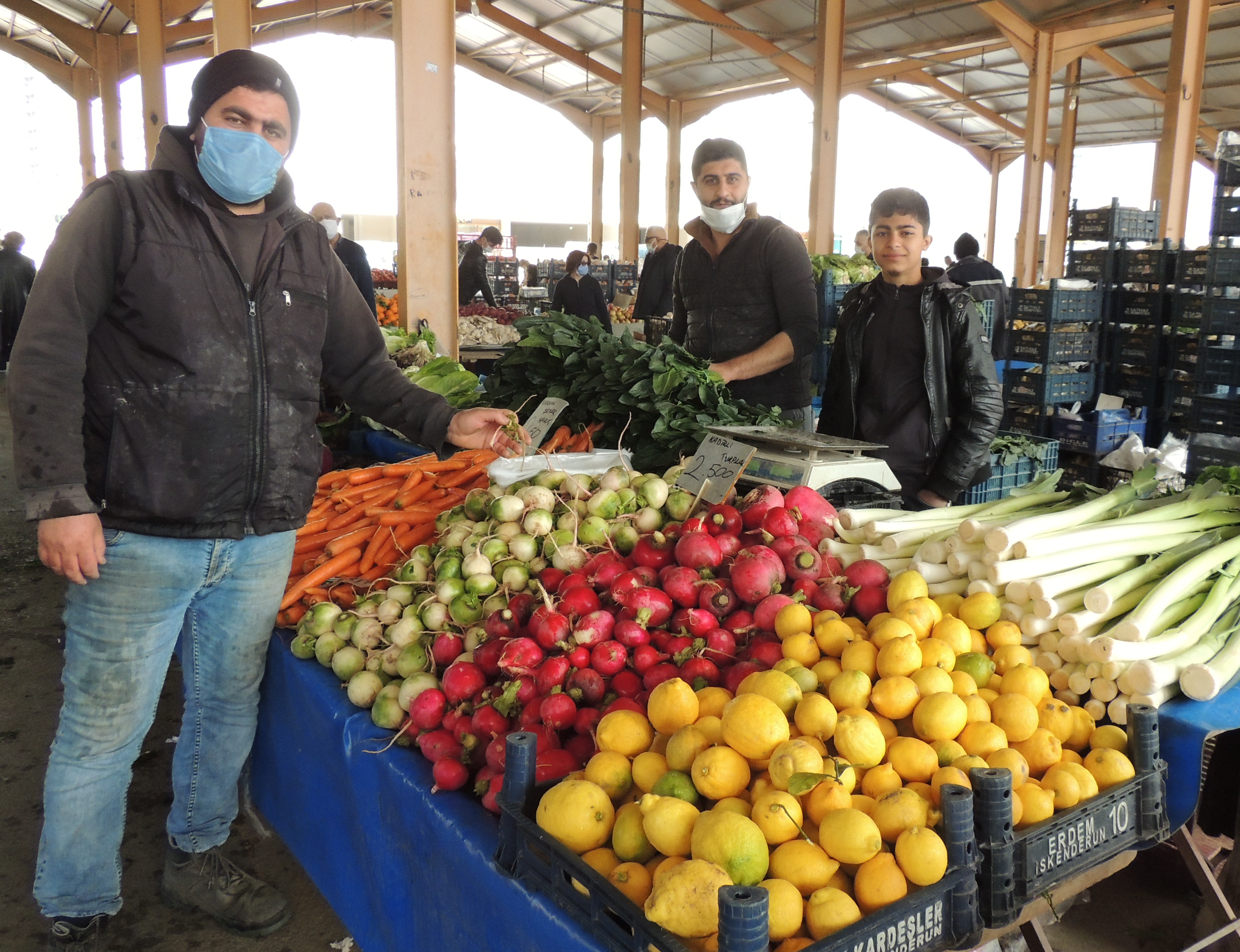 Pazar kapalı market açık esnaf dertli - Resim: 2