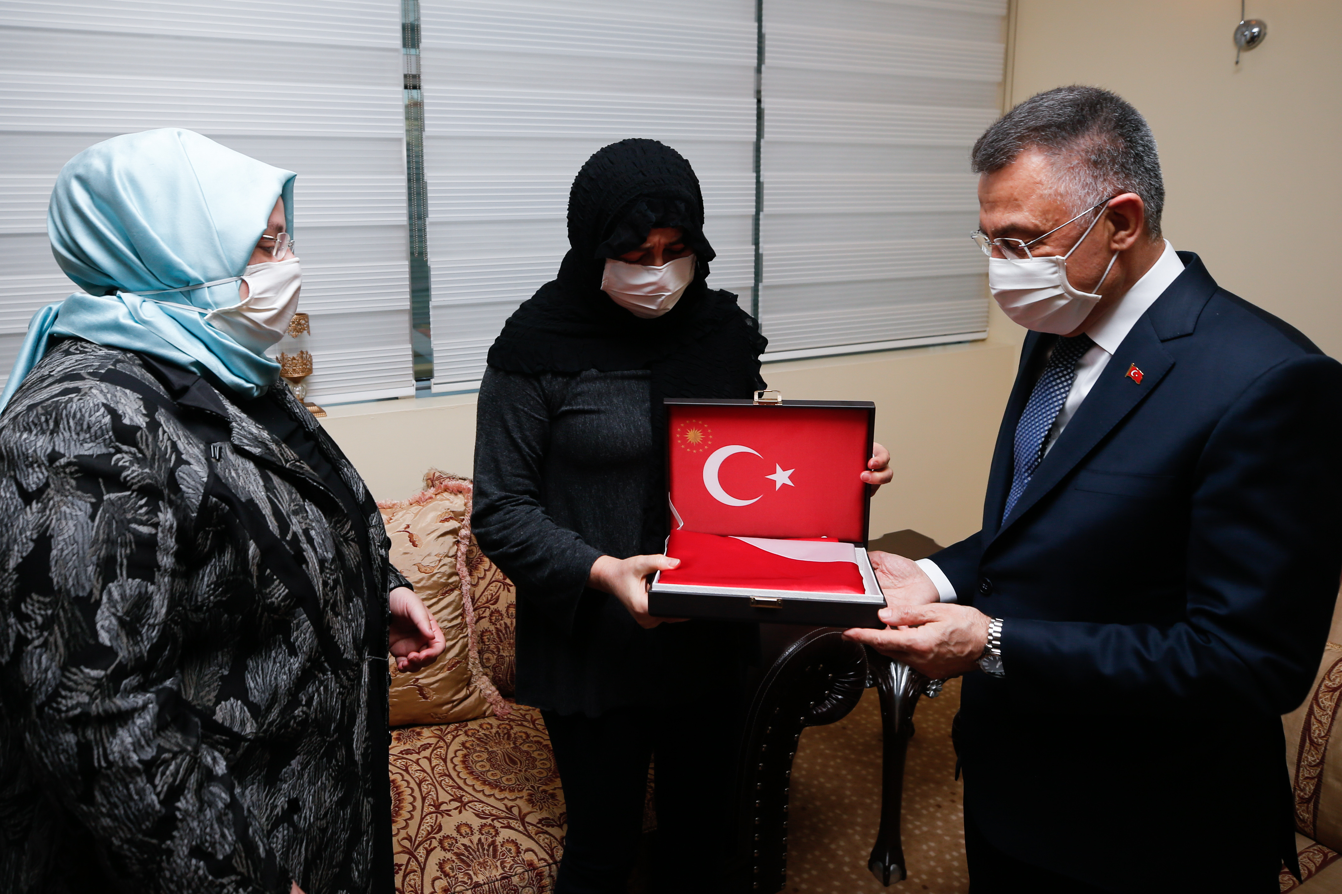 Fuat Oktay'dan, şehit Korgeneral Osman Erbaş'ın ailesine taziye ziyareti - Resim: 1
