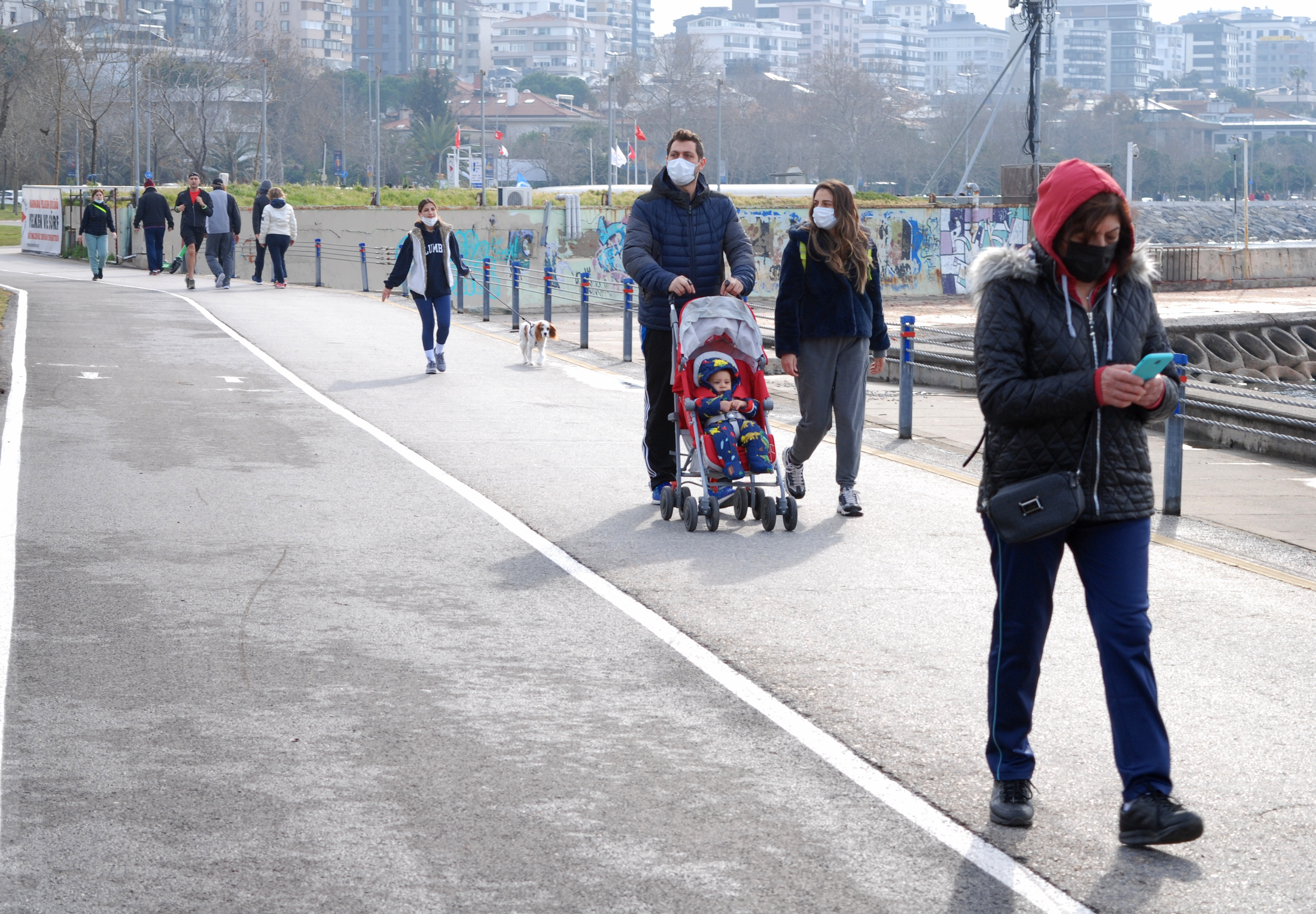 İstanbul'da kısıtlamasız üçüncü cumartesi: Sahiller ve caddeler yine hareketli - Resim: 1