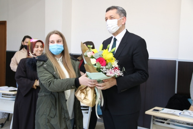 Milli Eğitim Bakanlığı Ziya Selçuk, Arnavutluk'ta Türkçe eğitim gören öğrencilerle buluştu - Resim: 1