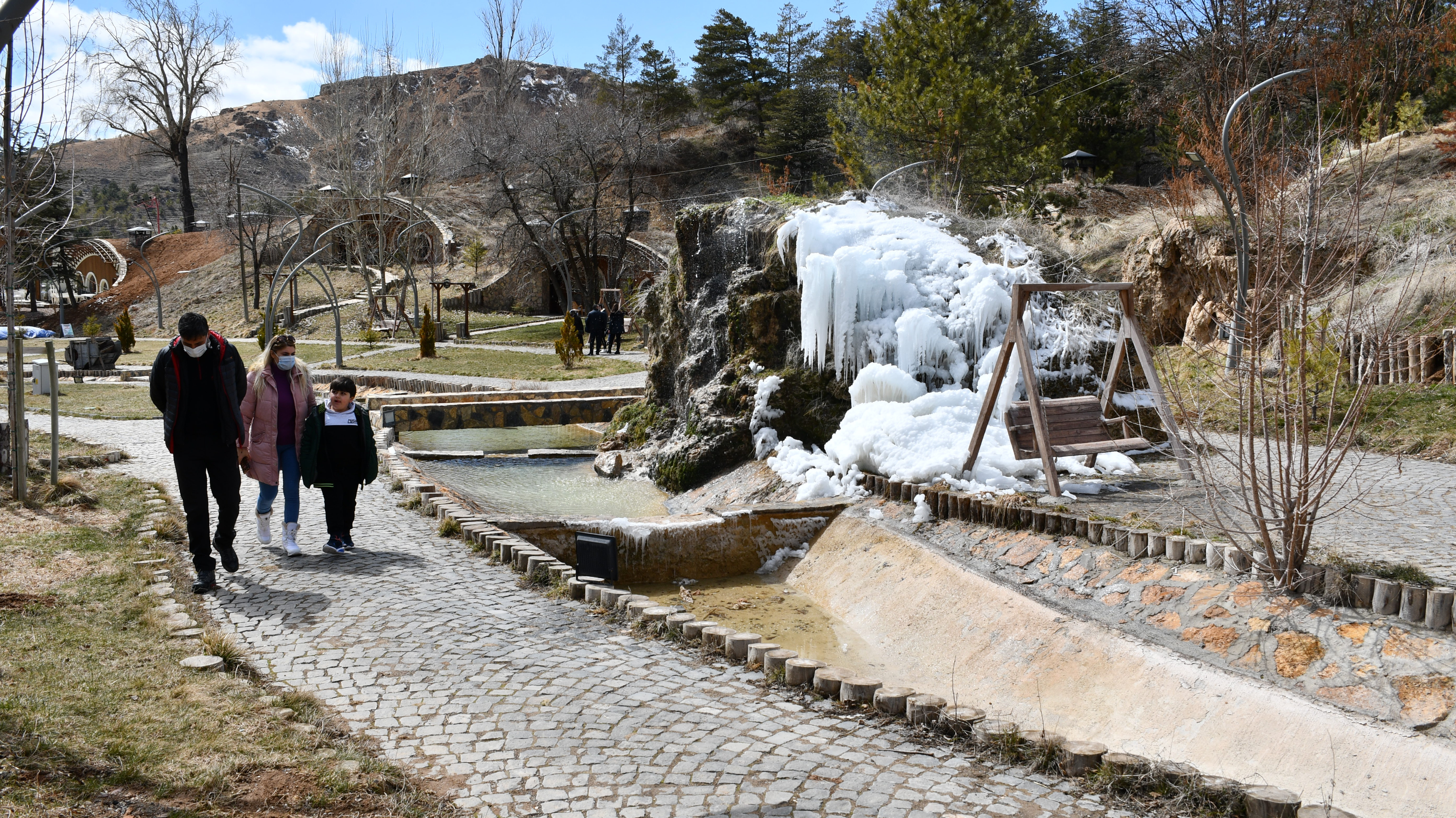 Sivas'taki 'Hobbit Evleri'nde kış ve baharın güzellikleri bir arada yaşanıyor - Resim: 3
