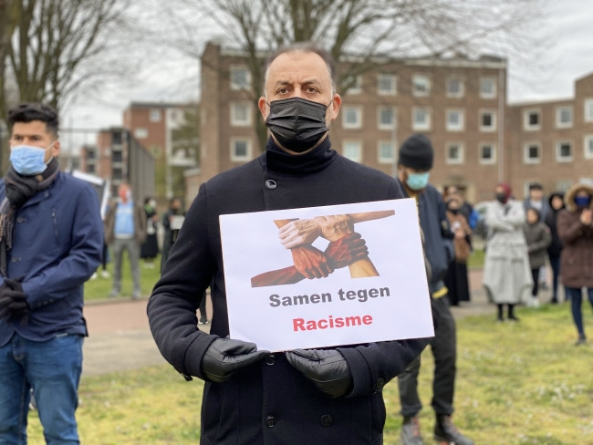 Hollanda'da polisin öldürülen Türk genciyle ilgili ırkçı söylemleri protesto edildi - Resim: 1