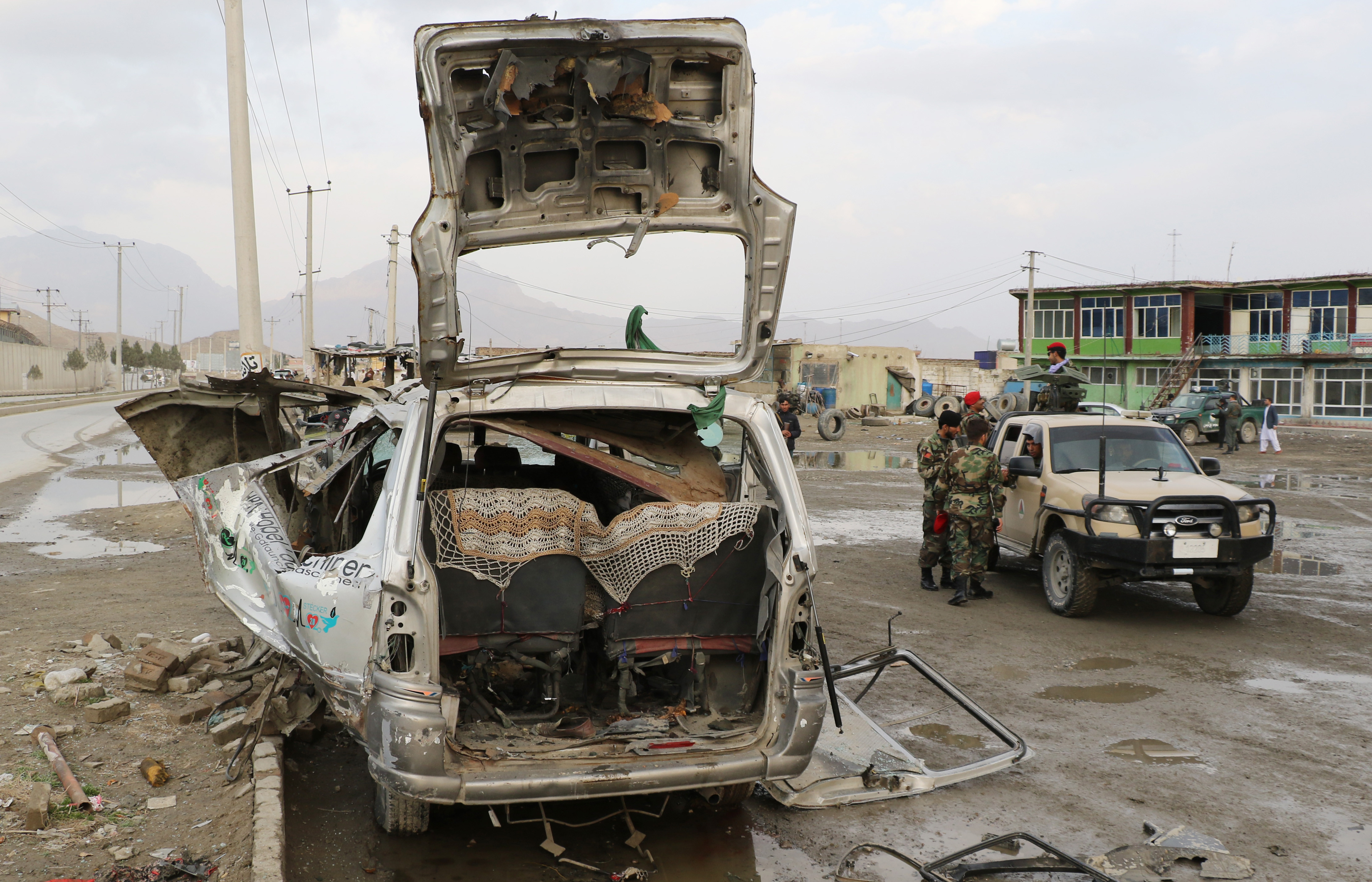 Afganistan Kabil'de bombalı araç patladı - Resim: 1