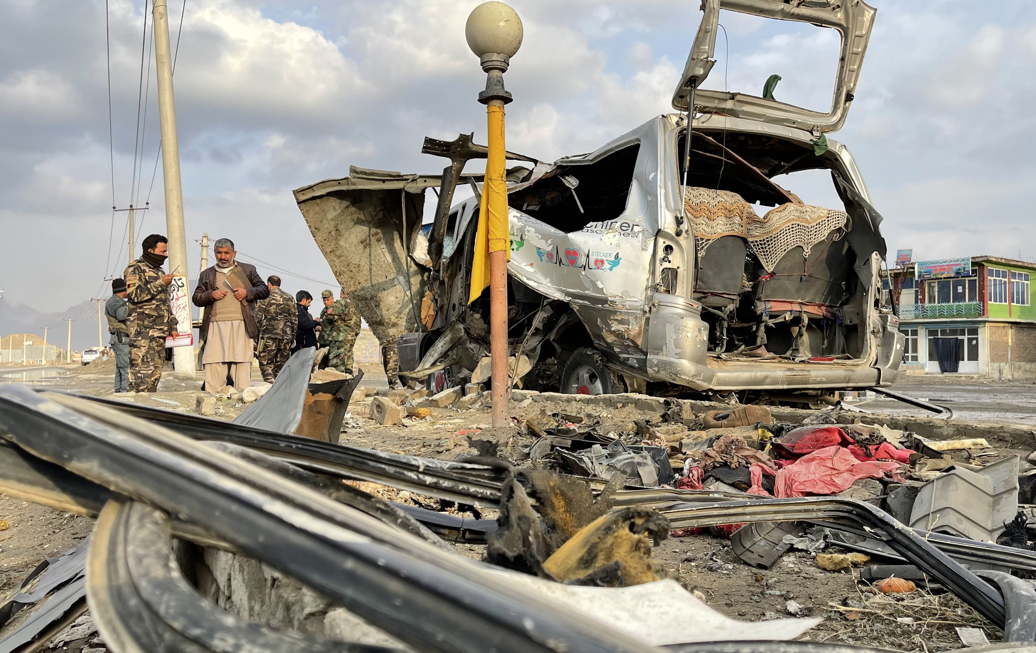 Afganistan Kabil'de bombalı araç patladı - Resim: 2