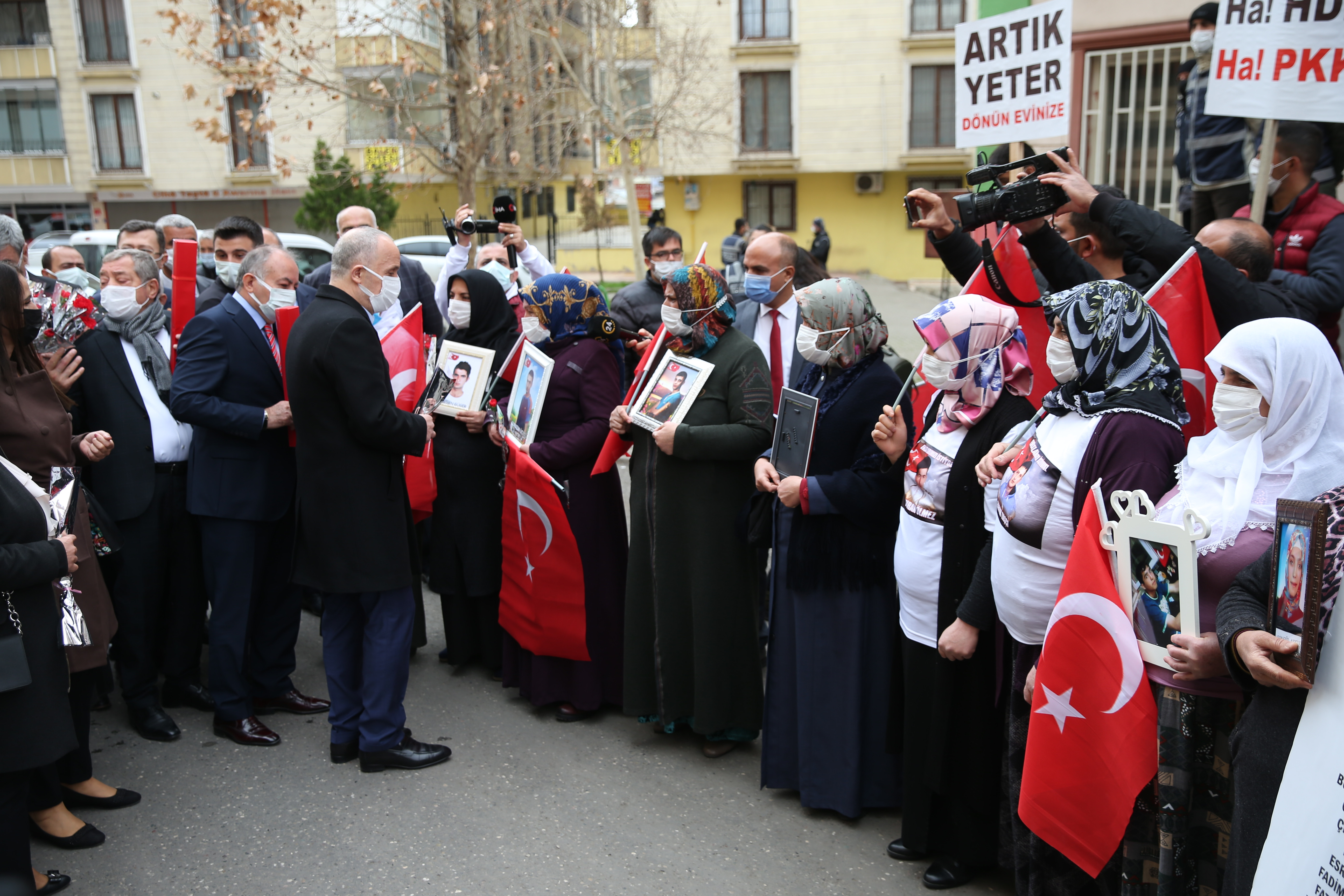 Türk-İş ve Cumhuriyet Kadınları Diyarbakır Anneleri'yle buluştu - Resim: 1