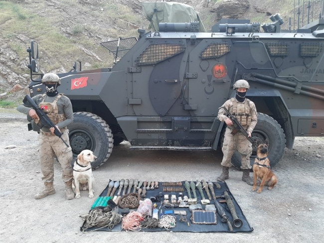 Hakkari'de teröristlerin kullandığı mühimmat ele geçirildi - Resim: 1