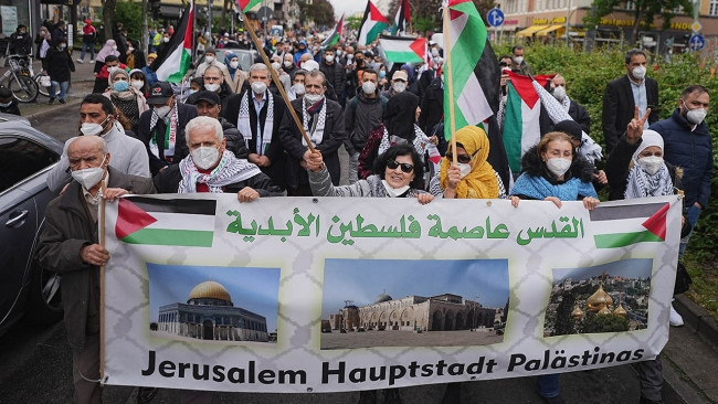 Berlin'de binlerce kişi İsrail'in saldırılarını protesto etti - Resim: 1