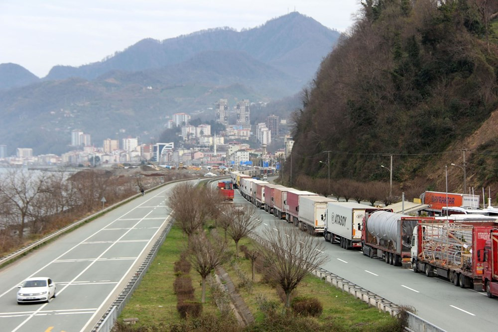 Sarp Sınır Kapısı'nda 15 kilometrelik TIR kuyruğu - Resim: 1