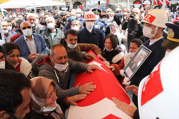 Pençe-Yıldırım Harekatı'nda şehit olan asker son yolculuğuna uğurlandı - Resim: 1