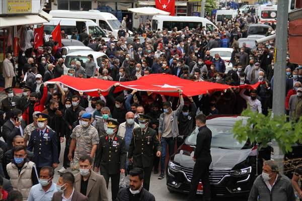 Pençe-Yıldırım Harekatı'nda şehit olan asker son yolculuğuna uğurlandı - Resim: 3