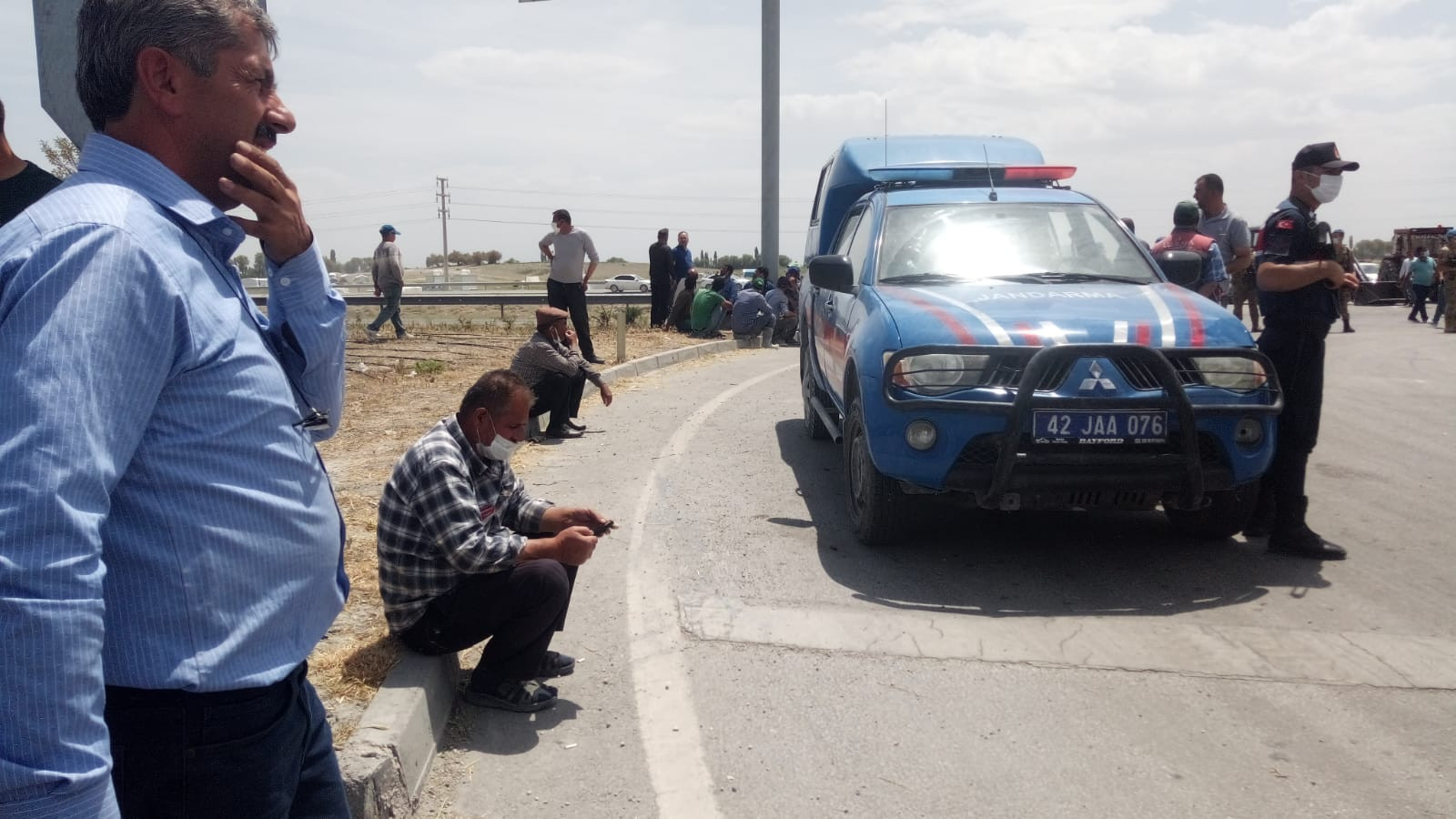 Konya'da köylüler karayolunu kapattı - Resim: 1