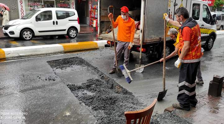 Beyoğlu'nda çökme meydana gelen yol trafiğe kapatıldı - Resim: 1