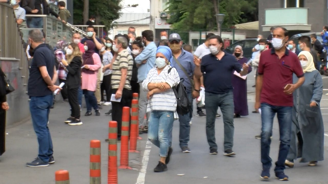 İstanbul'da hastanelerde aşı kuyruğu - Resim: 1