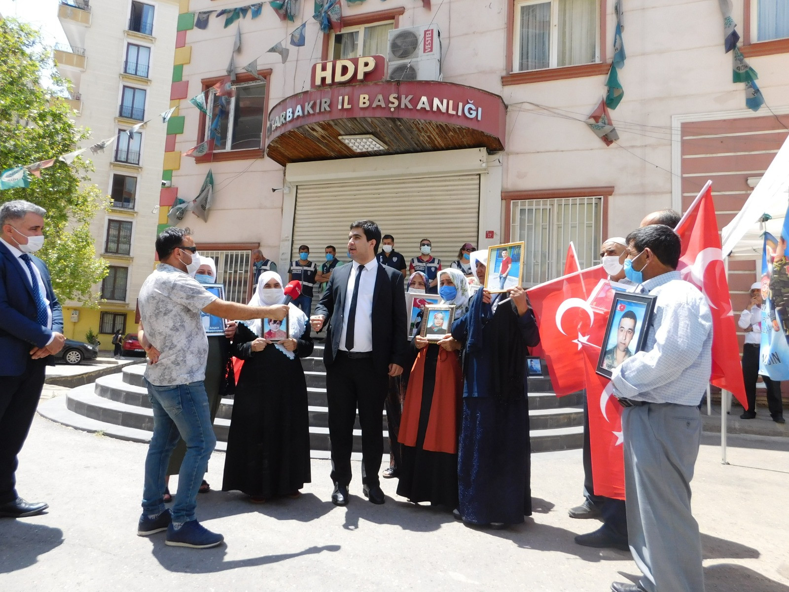 Vatan Partisi'nden HDP'ye isyan eden Diyarbakır annelerine ziyaret - Resim: 2