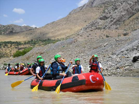 Milli Eğitim Bakanı Ziya Selçuk gençlerle rafting yaptı - Resim: 1
