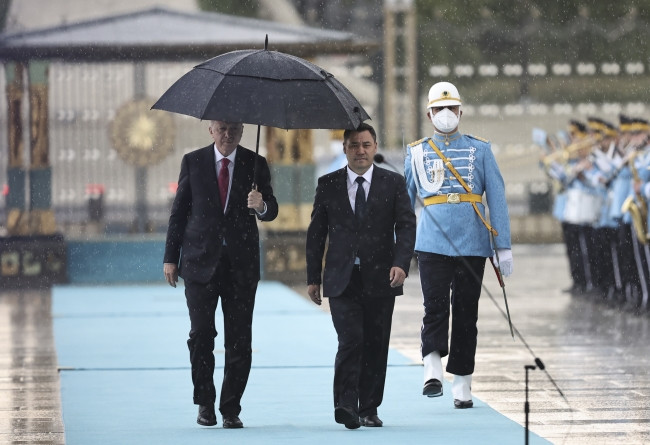 Kırgızistan Cumhurbaşkanı Sadır Caparov Ankara'da - Resim: 2