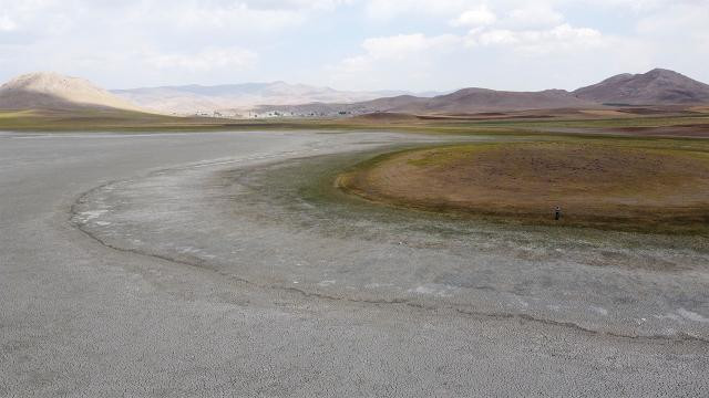 Van'ı kuraklık vurdu: Akgöl'ün ardından Tuz Gölü de kurudu - Resim: 1