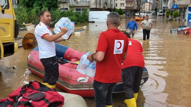 Arhavi'de yaraların sarılması için ekipler çalışmalarına devam ediyor - Resim: 1