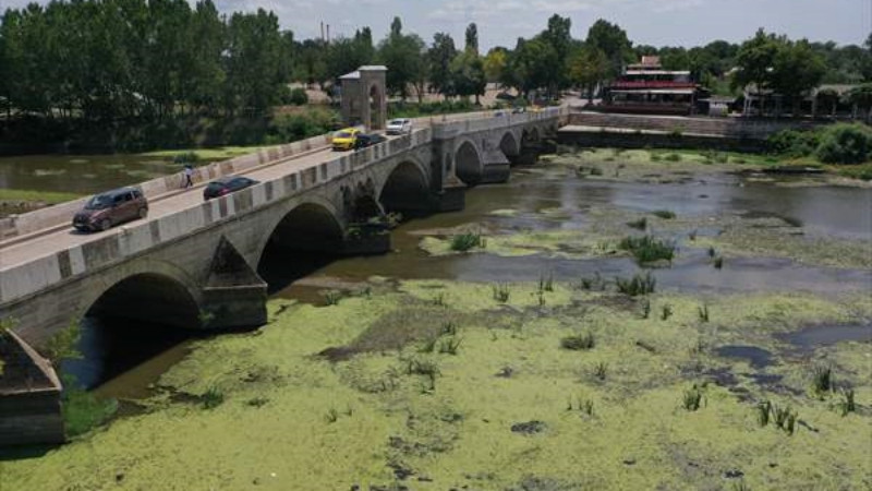 Edirne'de su seviyesi düşen nehirlerde adacıklar oluştu - Resim: 1