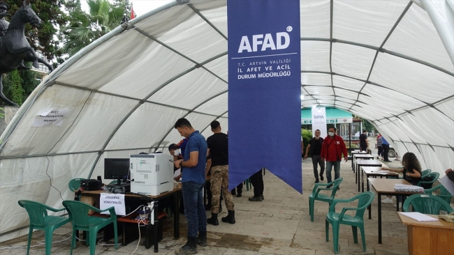 Arhavi'de yaraların sarılması için ekipler çalışmalarına devam ediyor - Resim: 2