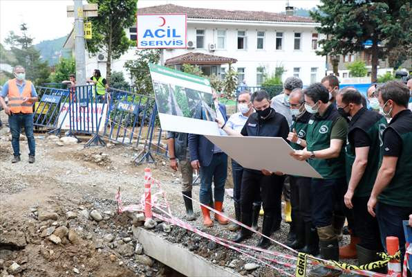 Bakan Pakdemirli, Rize'de afet bölgesinde incelemelerde bulundu - Resim: 1