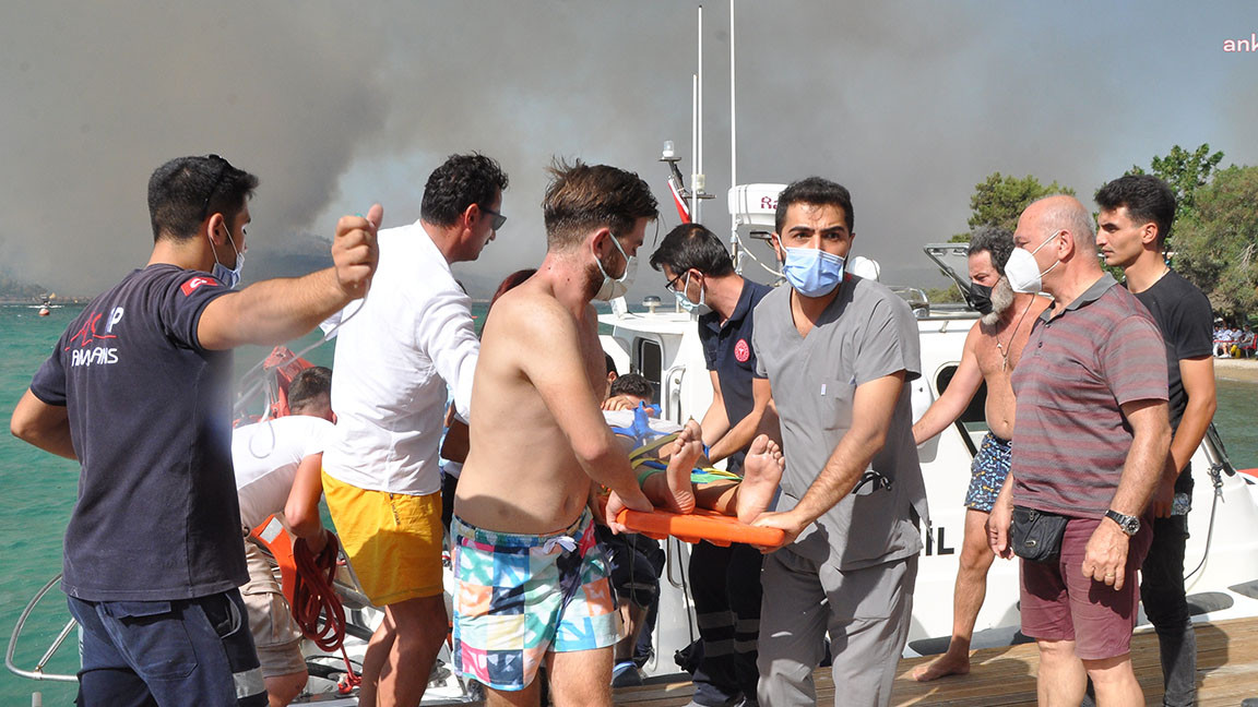 Bodrum'daki otellerden 3 bin kişi deniz yoluyla tahliye edildi - Resim: 1
