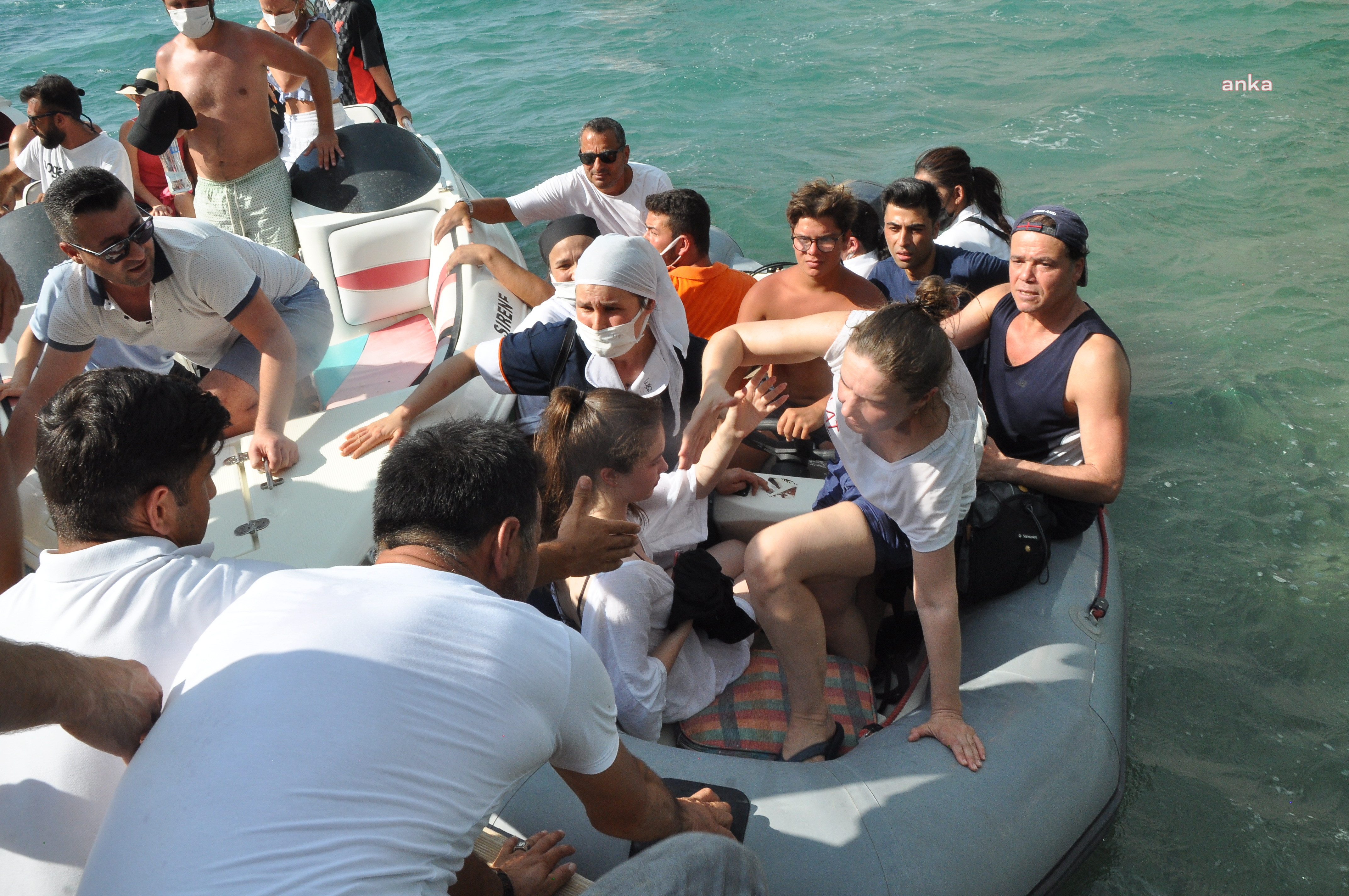 Bodrum'daki otellerden 3 bin kişi deniz yoluyla tahliye edildi - Resim: 2