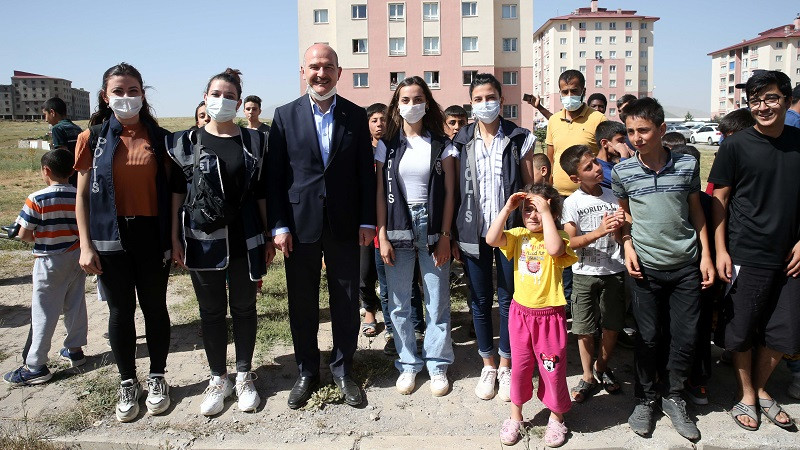 İçişleri Bakanı Soylu, Bitlis'te 112 Acil Çağrı Merkezi'nde incelemelerde bulundu - Resim: 1