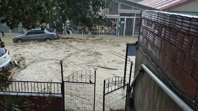 Sinop'ta ev ve iş yerlerini su bastı - Resim: 1