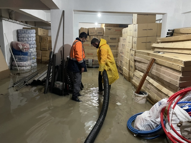 Sinop'ta ev ve iş yerlerini su bastı - Resim: 2