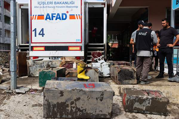 Selin ardından bulunan para kasaları sahiplerine teslim ediliyor - Resim: 2