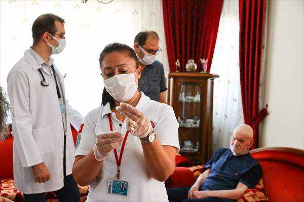 102'nci yaş gününde üçüncü doz aşısını oldu - Resim: 2