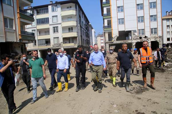 Bakan Soylu selden etkilenen Bozkurt'ta incelemelerini sürdürdü - Resim: 3